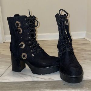 Heeled boots